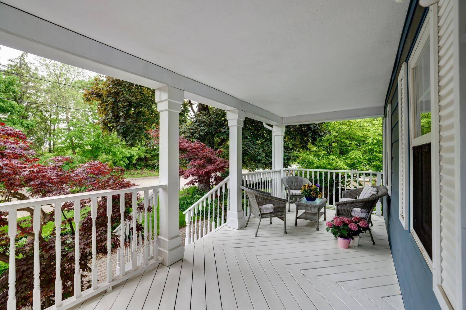 322 Pine AVE, Oakville, ON L6J 2J9