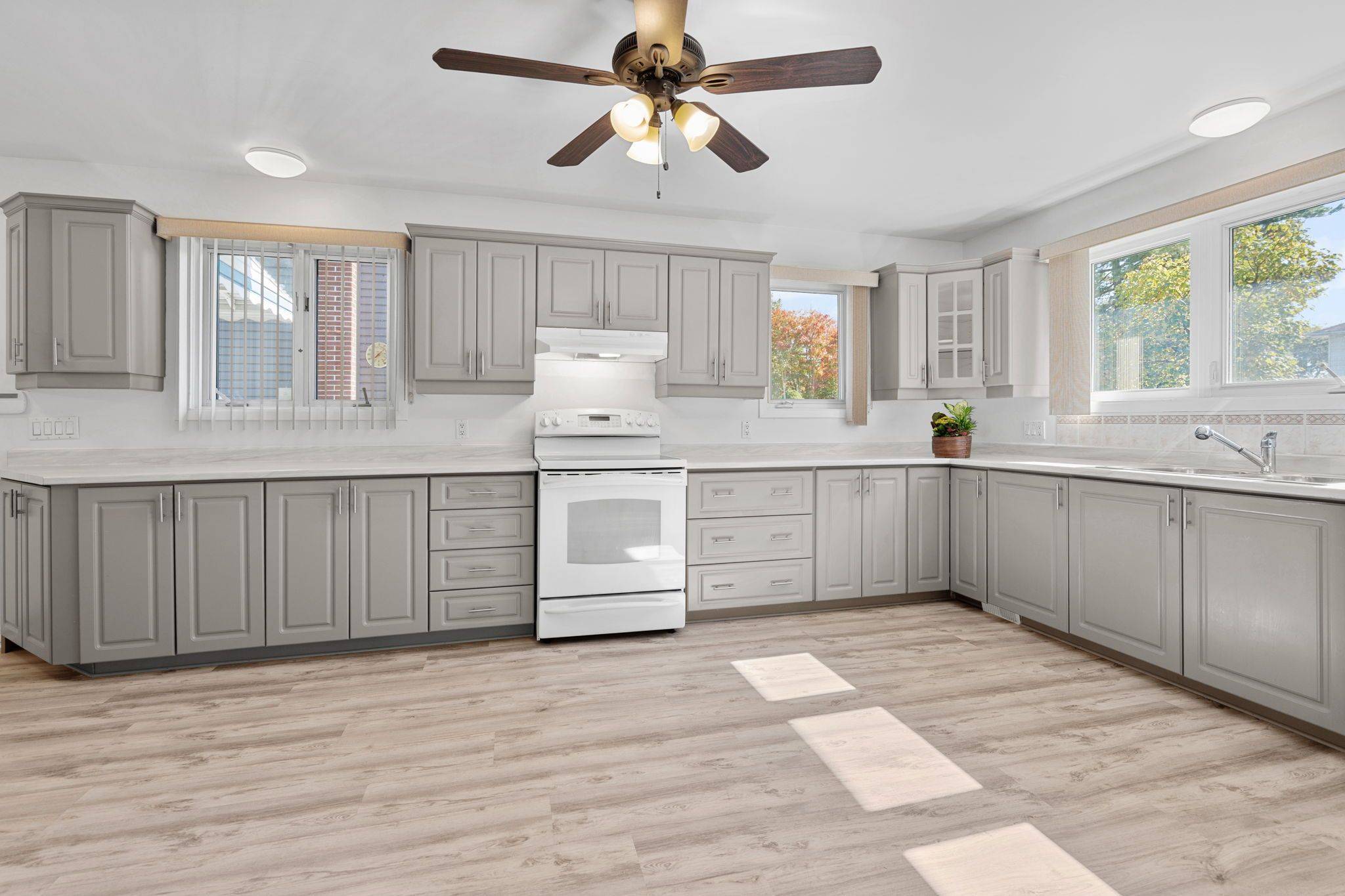 1811 Hutton AVE, Elmvale Acres And Area, ON K1G 1M1