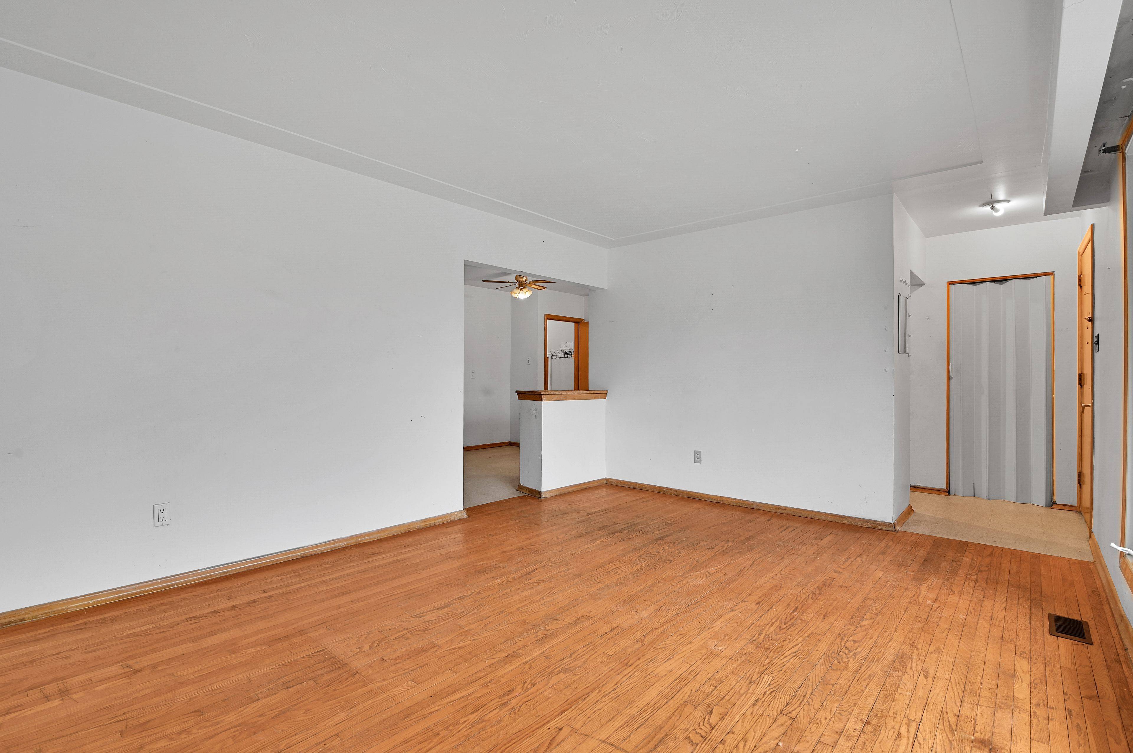 759 Pleasant Park RD, Elmvale Acres And Area, ON K1G 1Y5