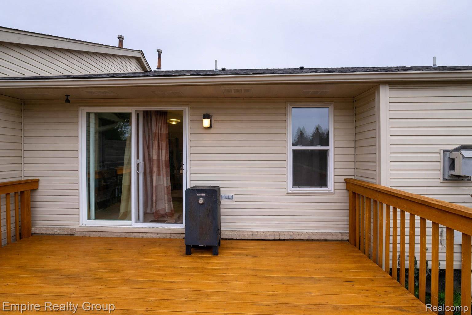 12330 Hickory E, Utica, MI 48315