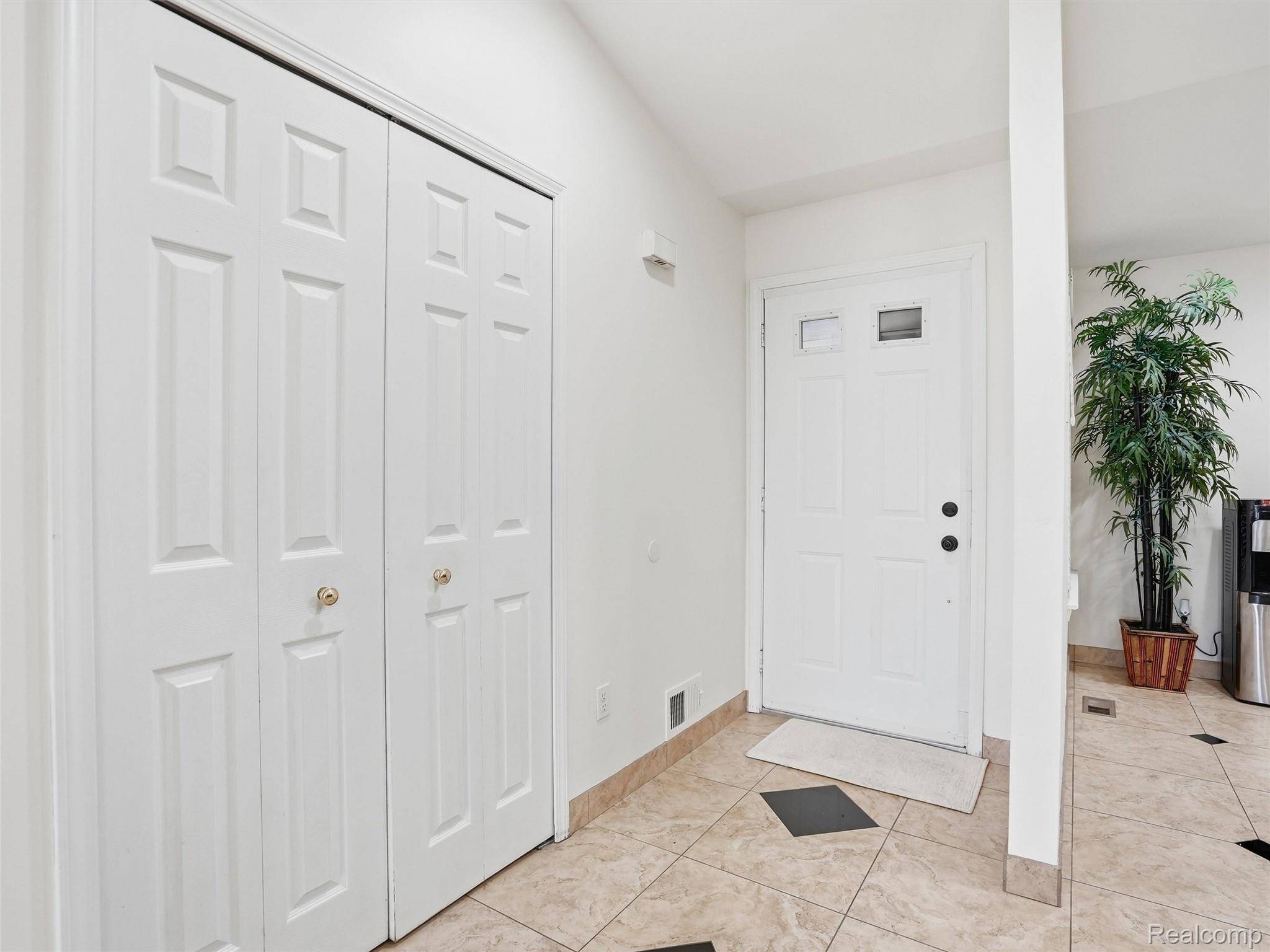 12410 Noonan CT, Utica, MI 48315