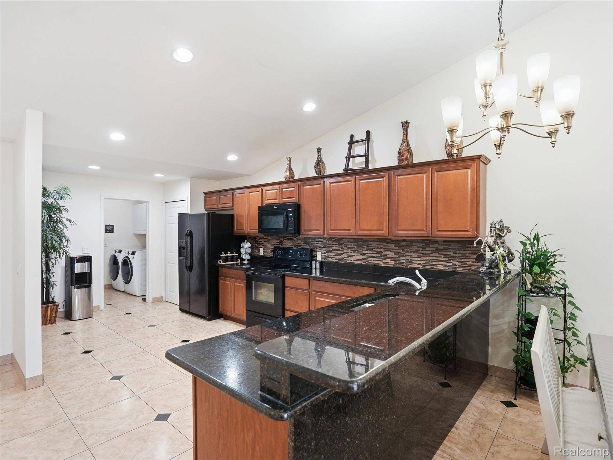 12410 Noonan CT, Utica, MI 48315