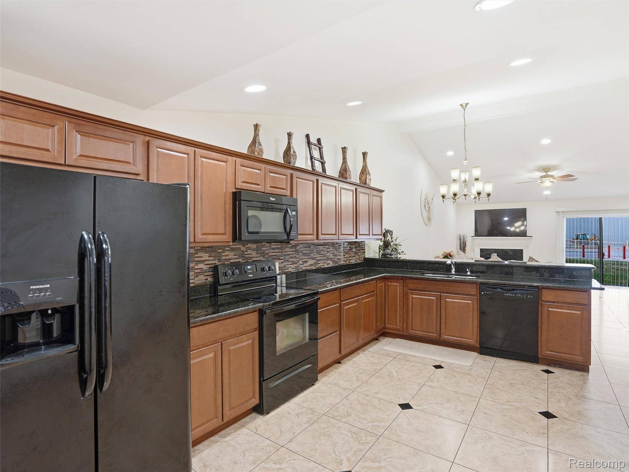 12410 Noonan CT, Utica, MI 48315