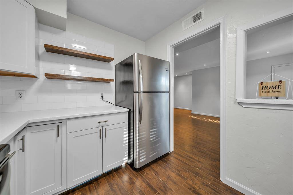 5043 Les Chateaux Drive #214, Dallas, TX 75235