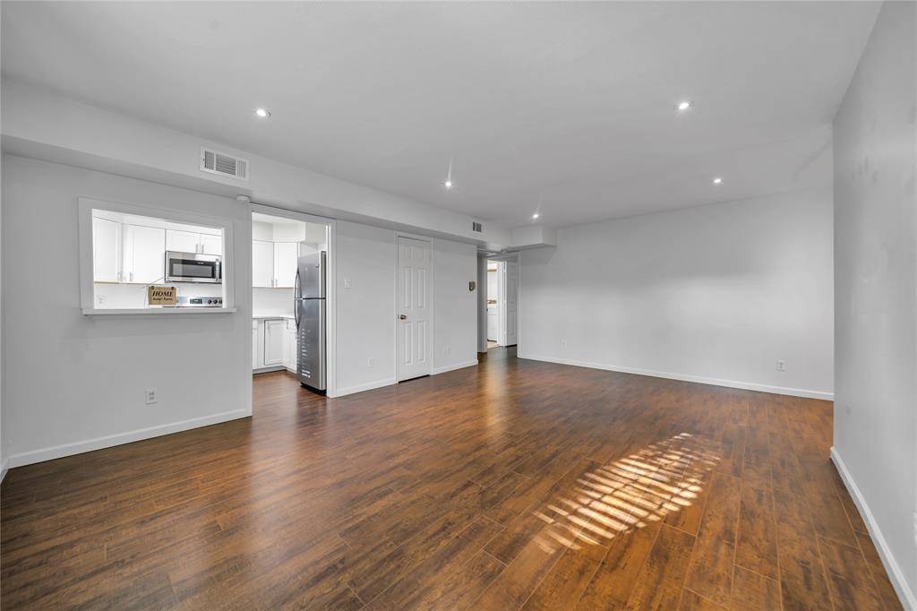 5043 Les Chateaux Drive #214, Dallas, TX 75235