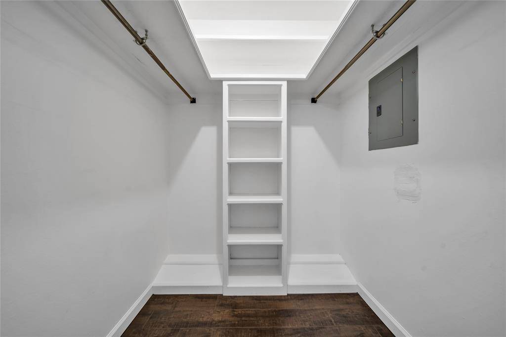 5043 Les Chateaux Drive #214, Dallas, TX 75235