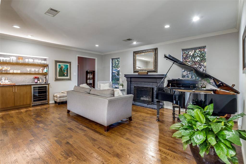 6046 Steamboat Drive, Dallas, TX 75230