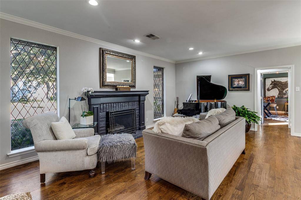 6046 Steamboat Drive, Dallas, TX 75230