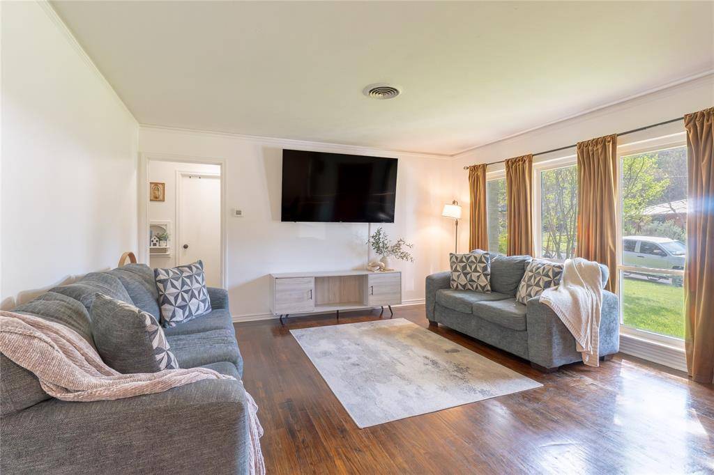 2422 Santa Cruz Drive, Dallas, TX 75227