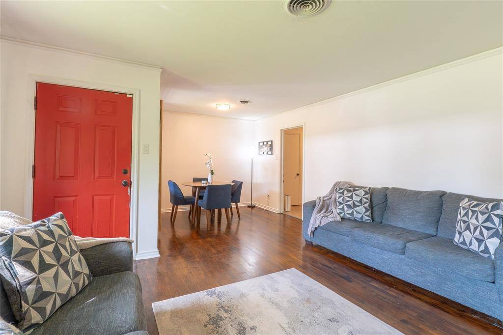 2422 Santa Cruz Drive, Dallas, TX 75227