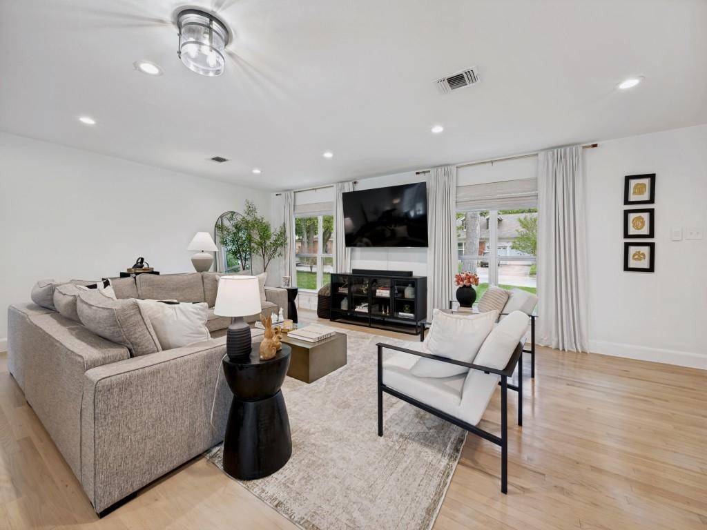 10521 Evangeline Way, Dallas, TX 75218