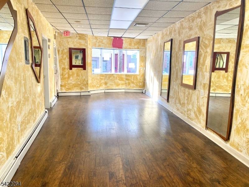 64 Congress St, Newark City, NJ 07105