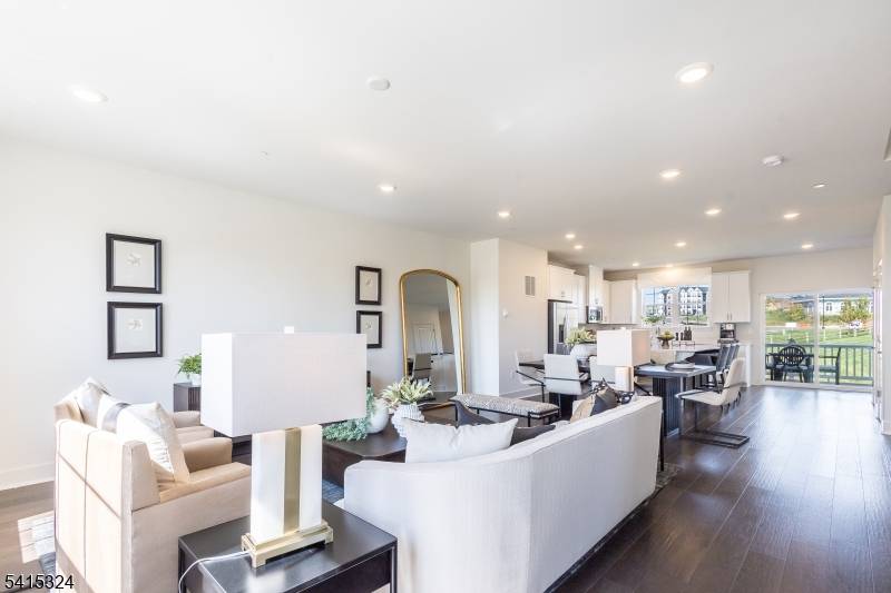 53 Eastwood Ter #53, East Hanover Twp., NJ 07936