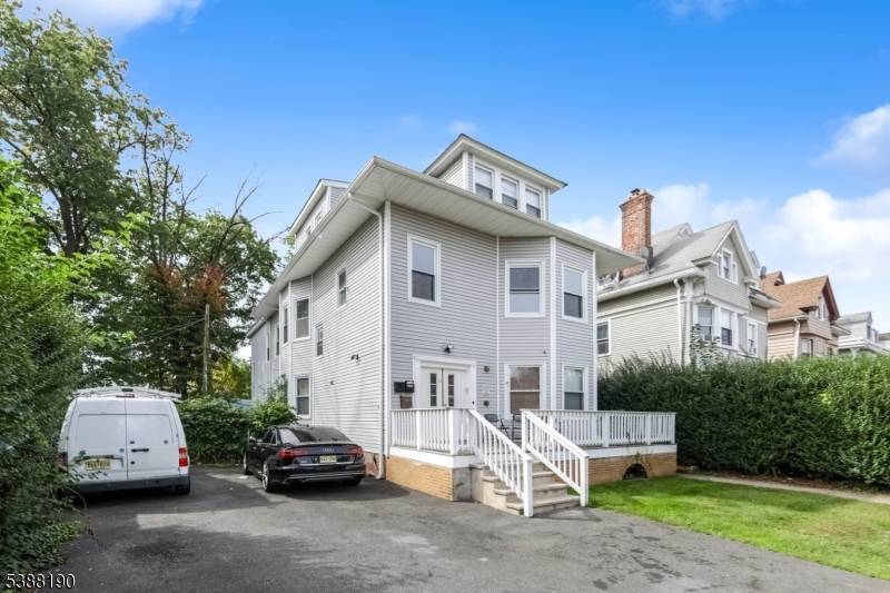 11 Carlton St, East Orange City, NJ 07017