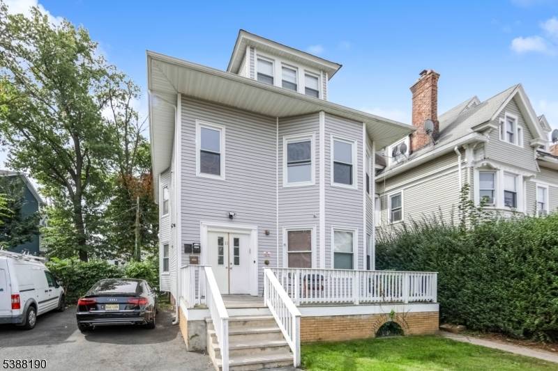 11 Carlton St, East Orange City, NJ 07017