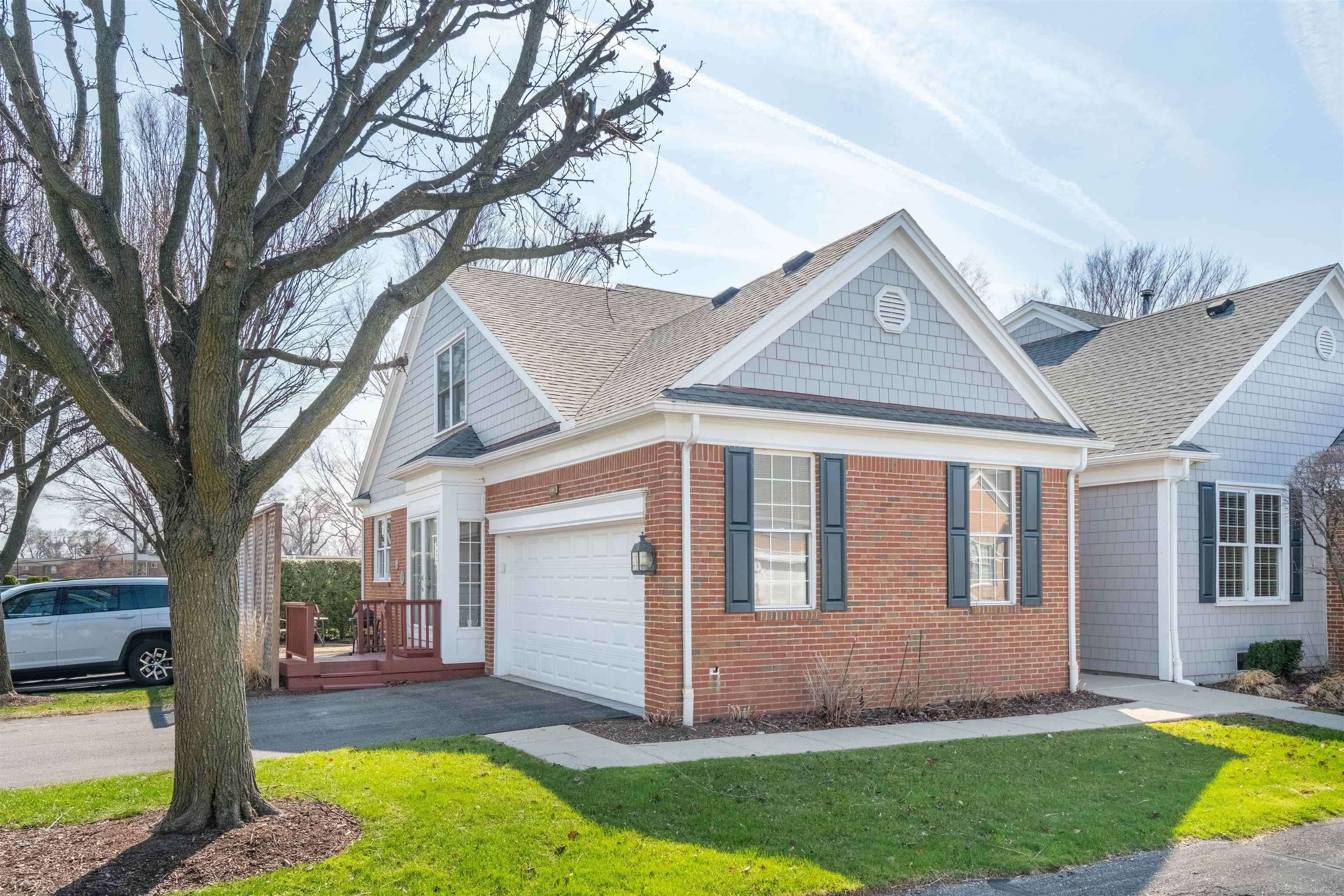 4002 Harbor Place DR, St Clair Shores, MI 48080