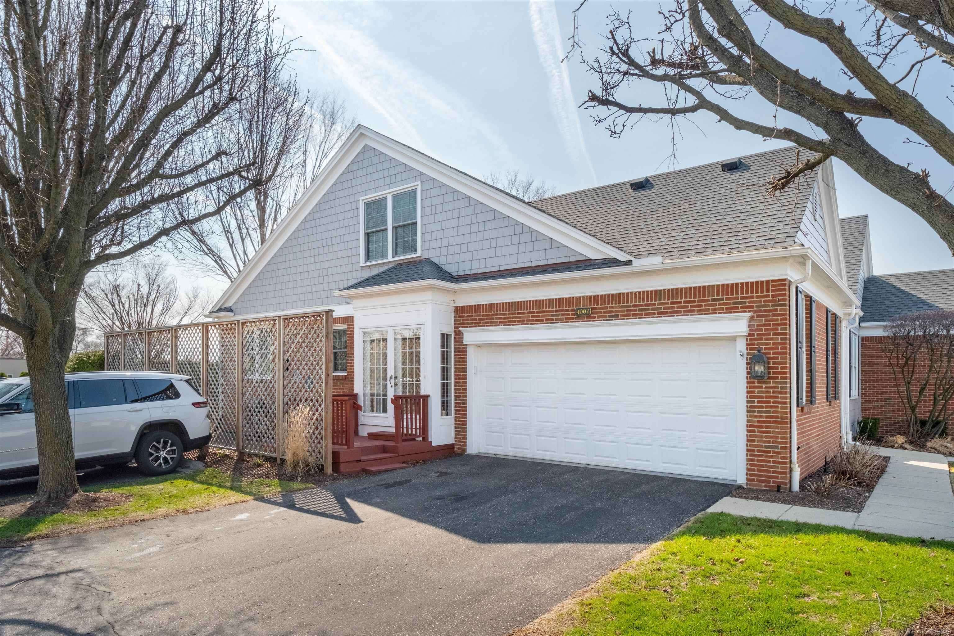 4002 Harbor Place DR, St Clair Shores, MI 48080