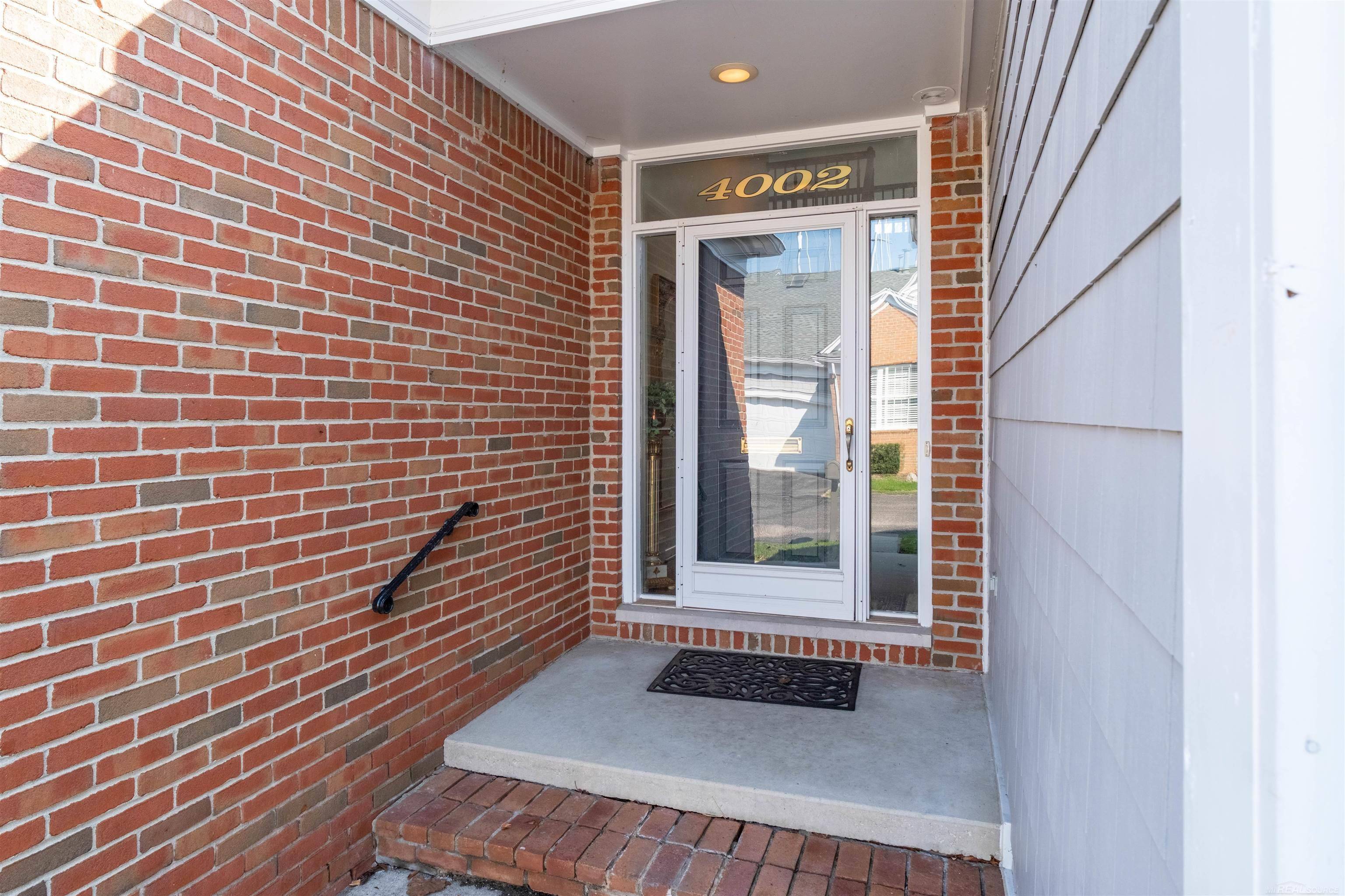 4002 Harbor Place DR, St Clair Shores, MI 48080