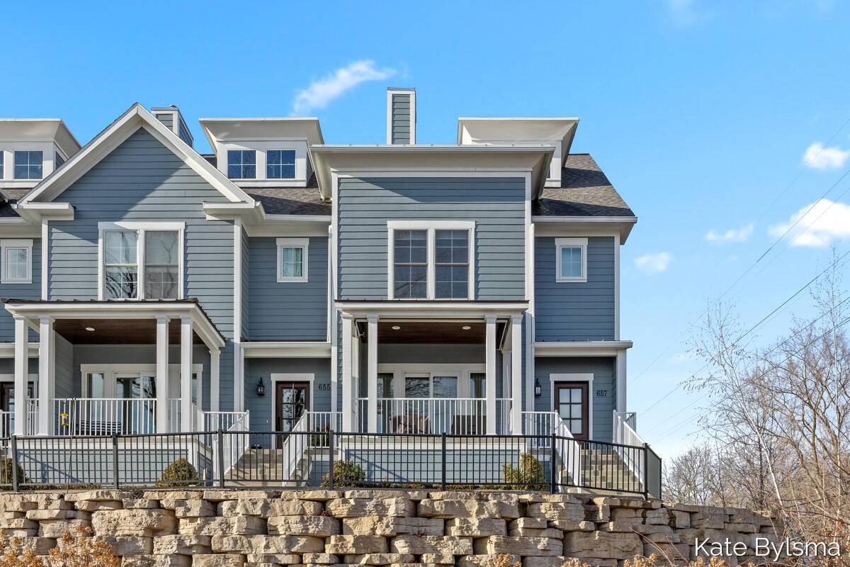 657 Greenslate DR SE, Ada Twp, MI 49301