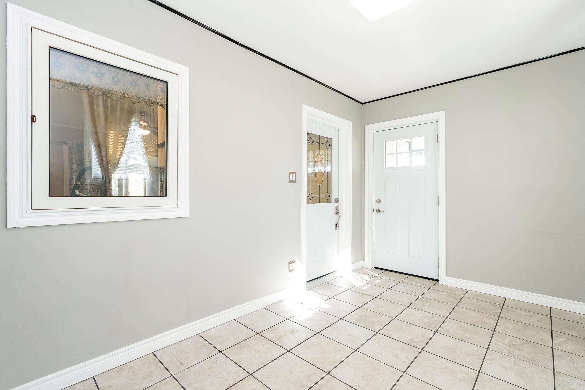 13 Sunrise CIR, Bradford West Gwillimbury, ON L3Z 2A5
