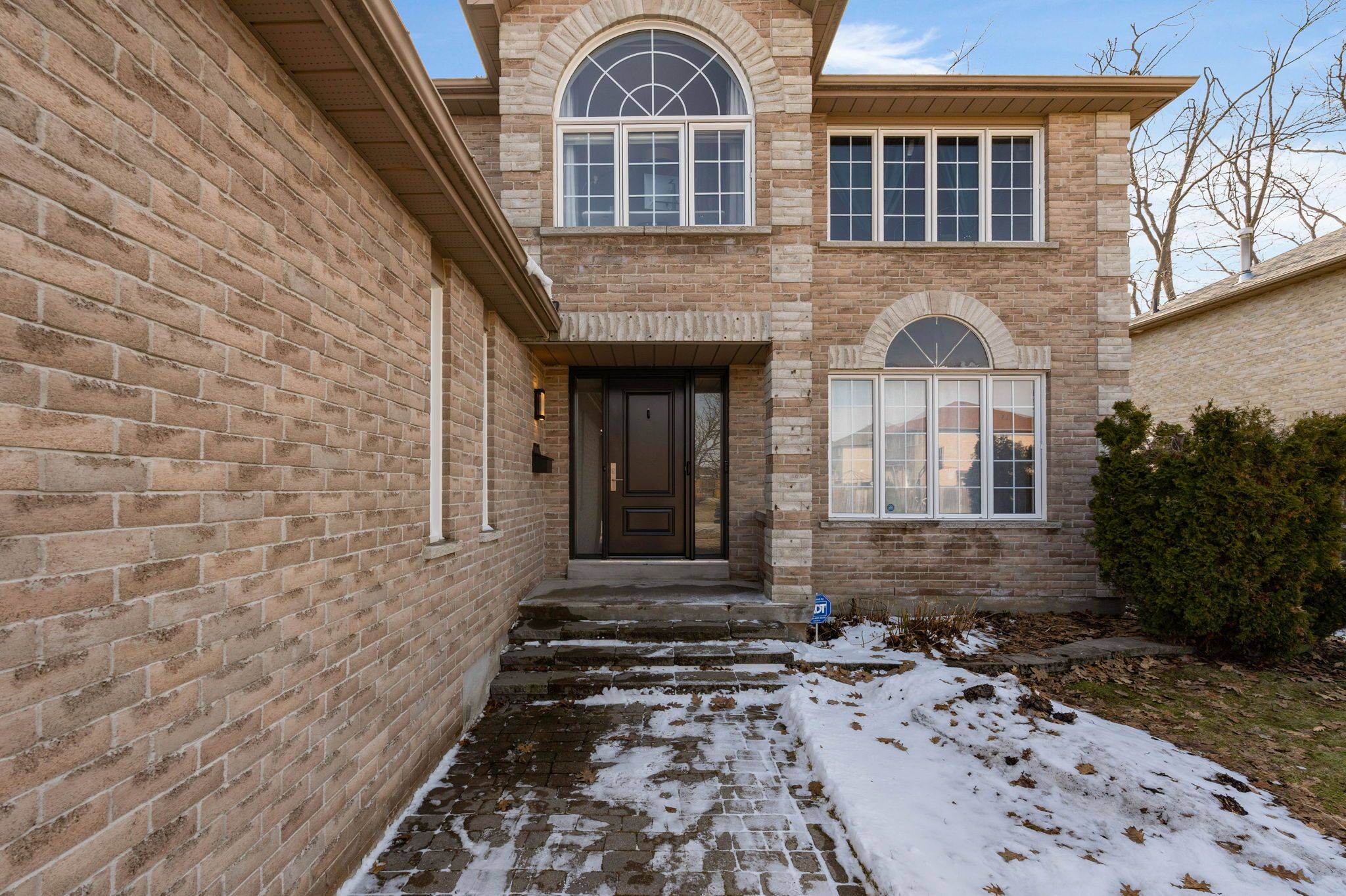63 Northview CRES, Barrie, ON L4N 9T5