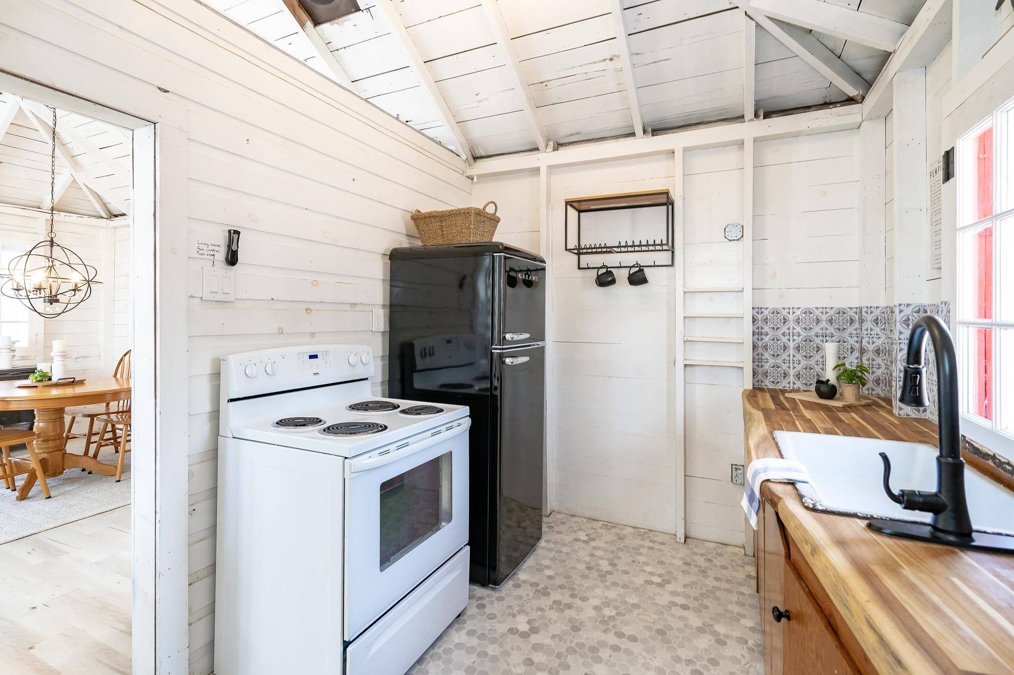 365 Robins Point RD, Tay, ON L0K 2A0