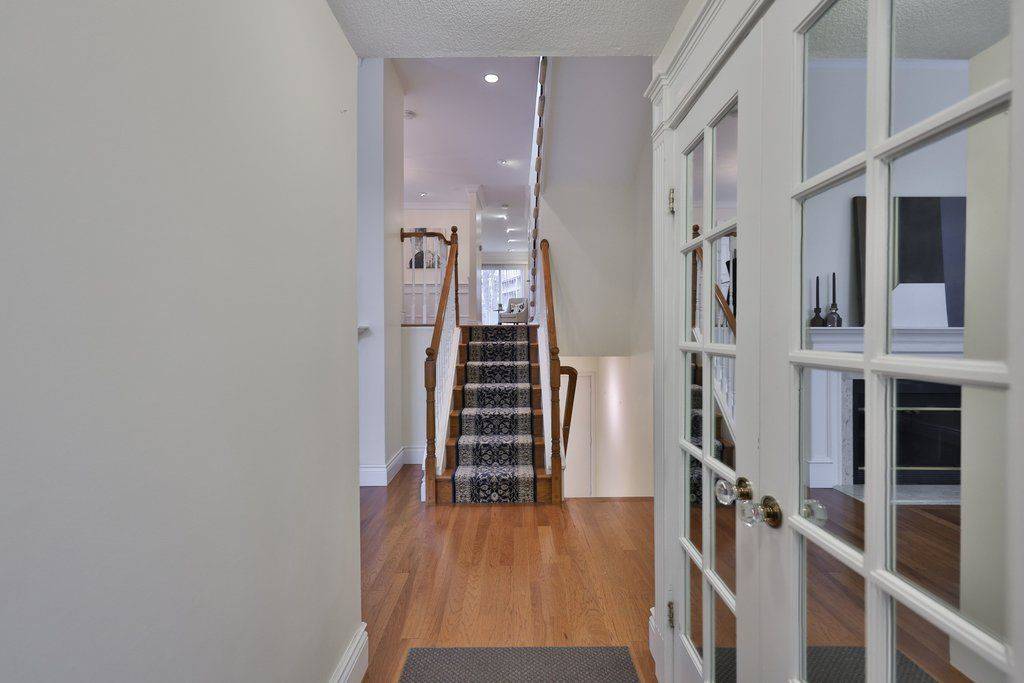 86 Forsythe ST, Oakville, ON L6K 3J8