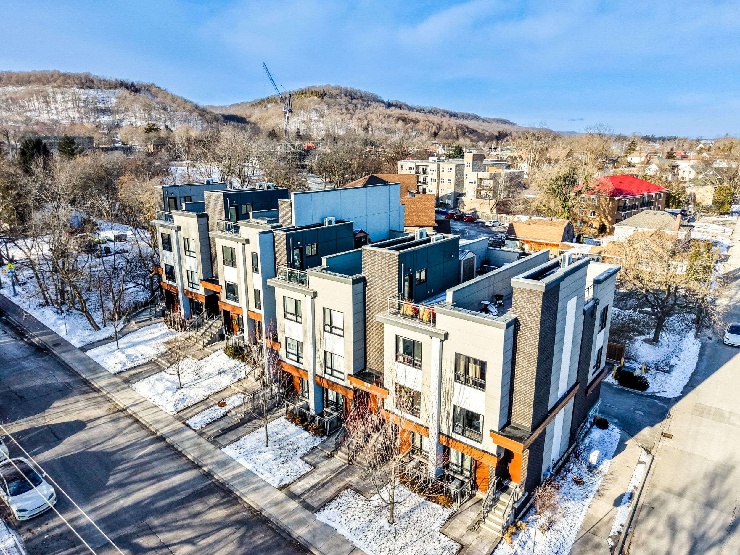 39 Robinson ST N #8, Grimsby, ON L3M 3C9