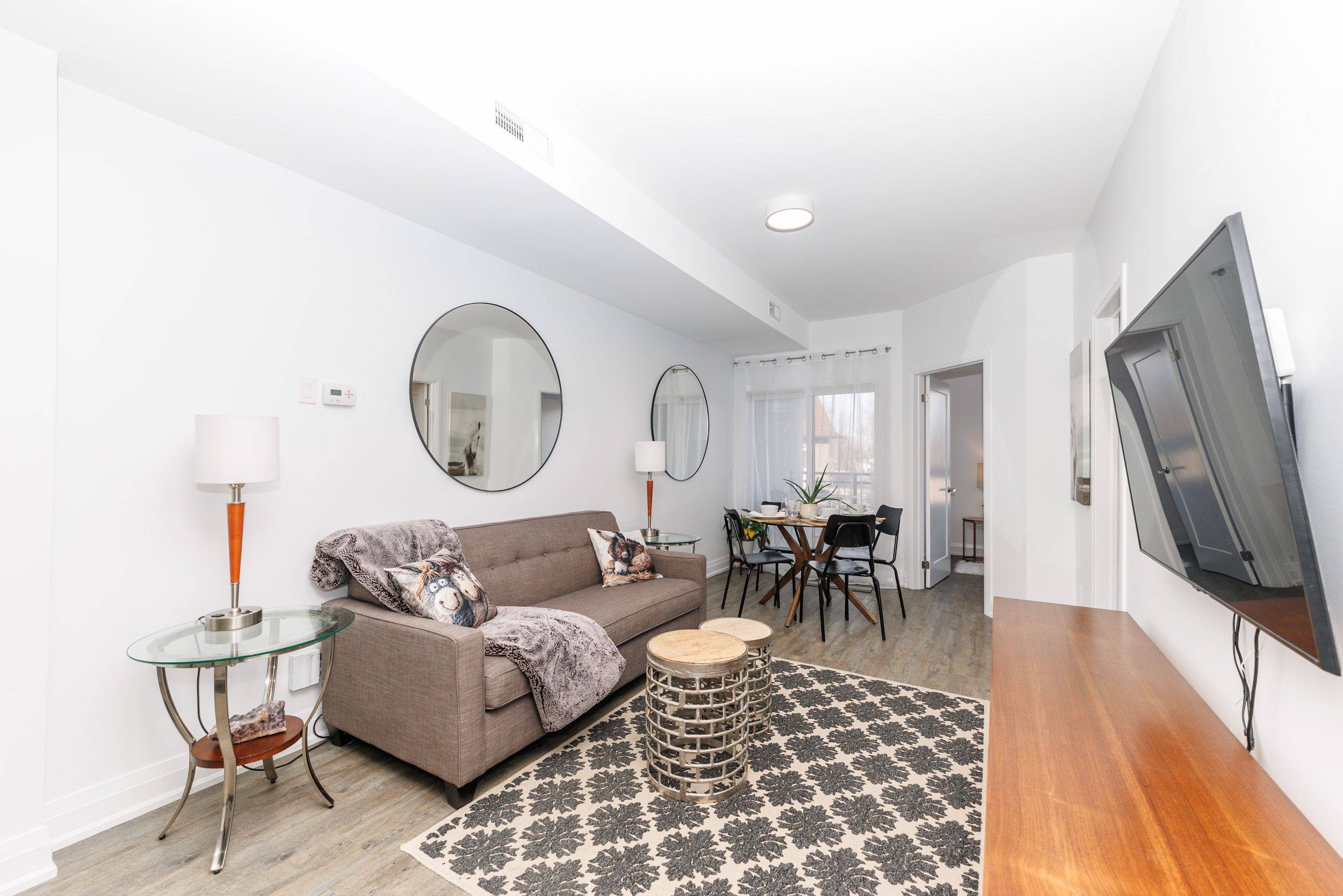 39 Robinson ST N #8, Grimsby, ON L3M 3C9