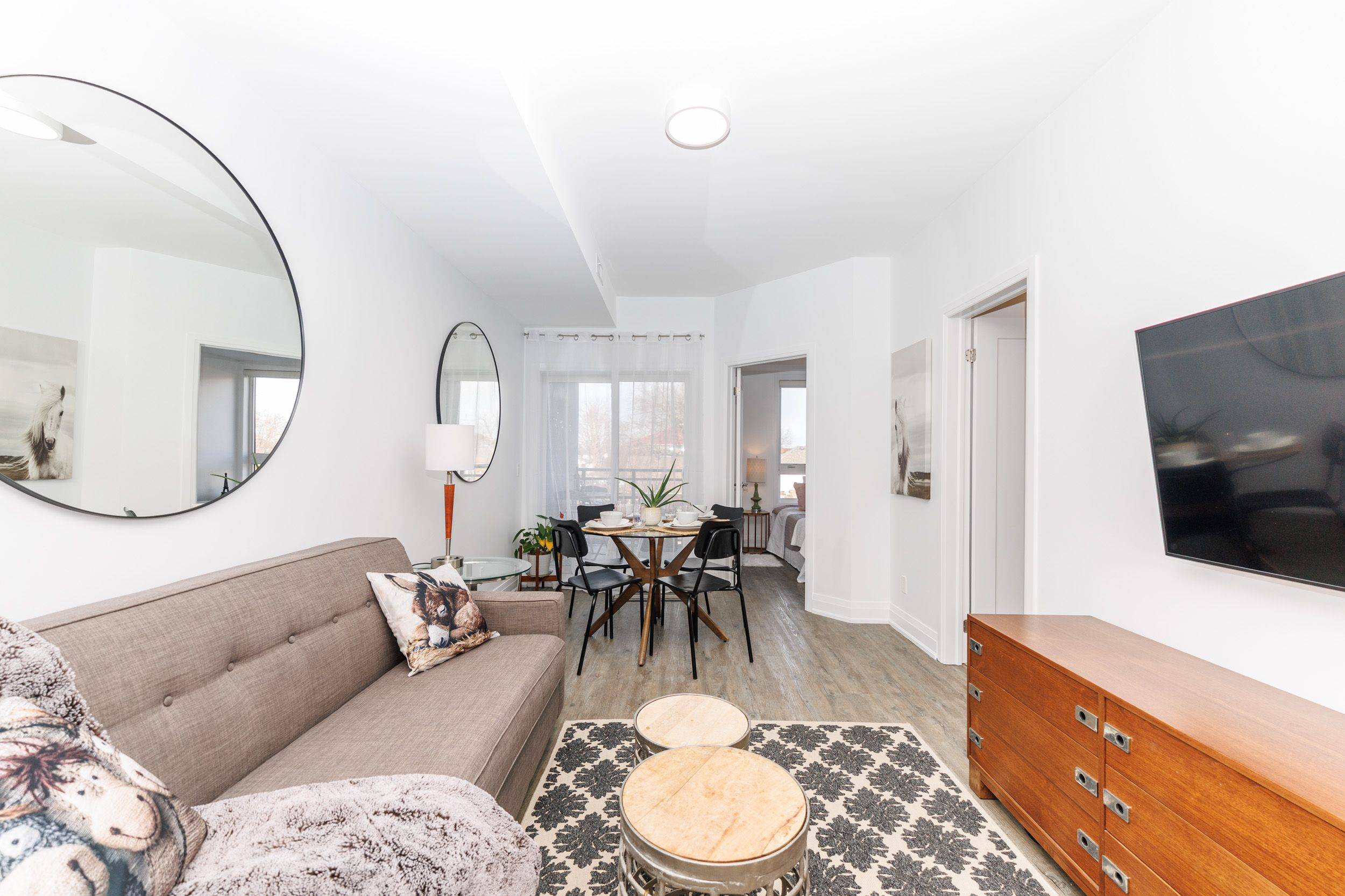 39 Robinson ST N #8, Grimsby, ON L3M 3C9