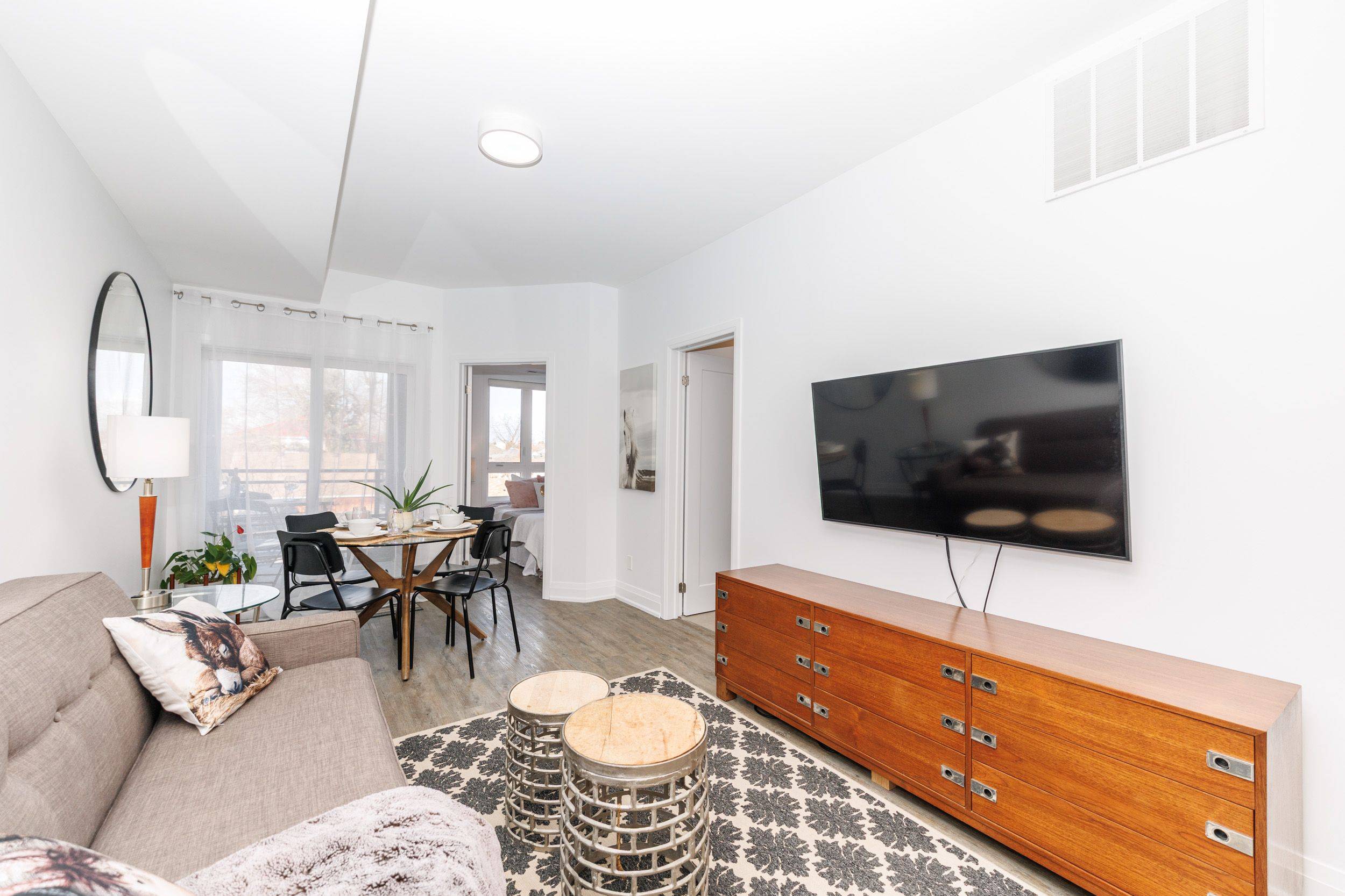 39 Robinson ST N #8, Grimsby, ON L3M 3C9