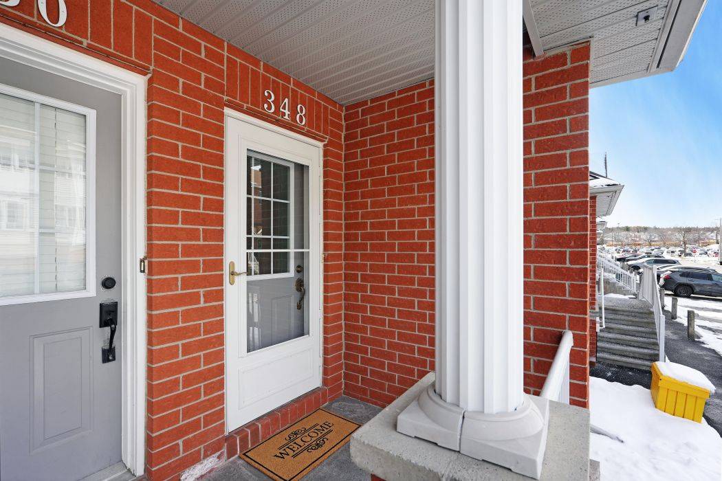 348 Wiffen Private, Bells Corners And South To Fallowfield, ON K2H 1G4