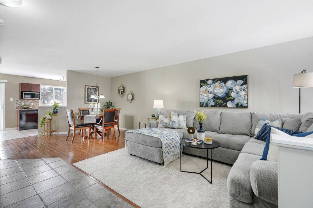 348 Wiffen Private, Bells Corners And South To Fallowfield, ON K2H 1G4