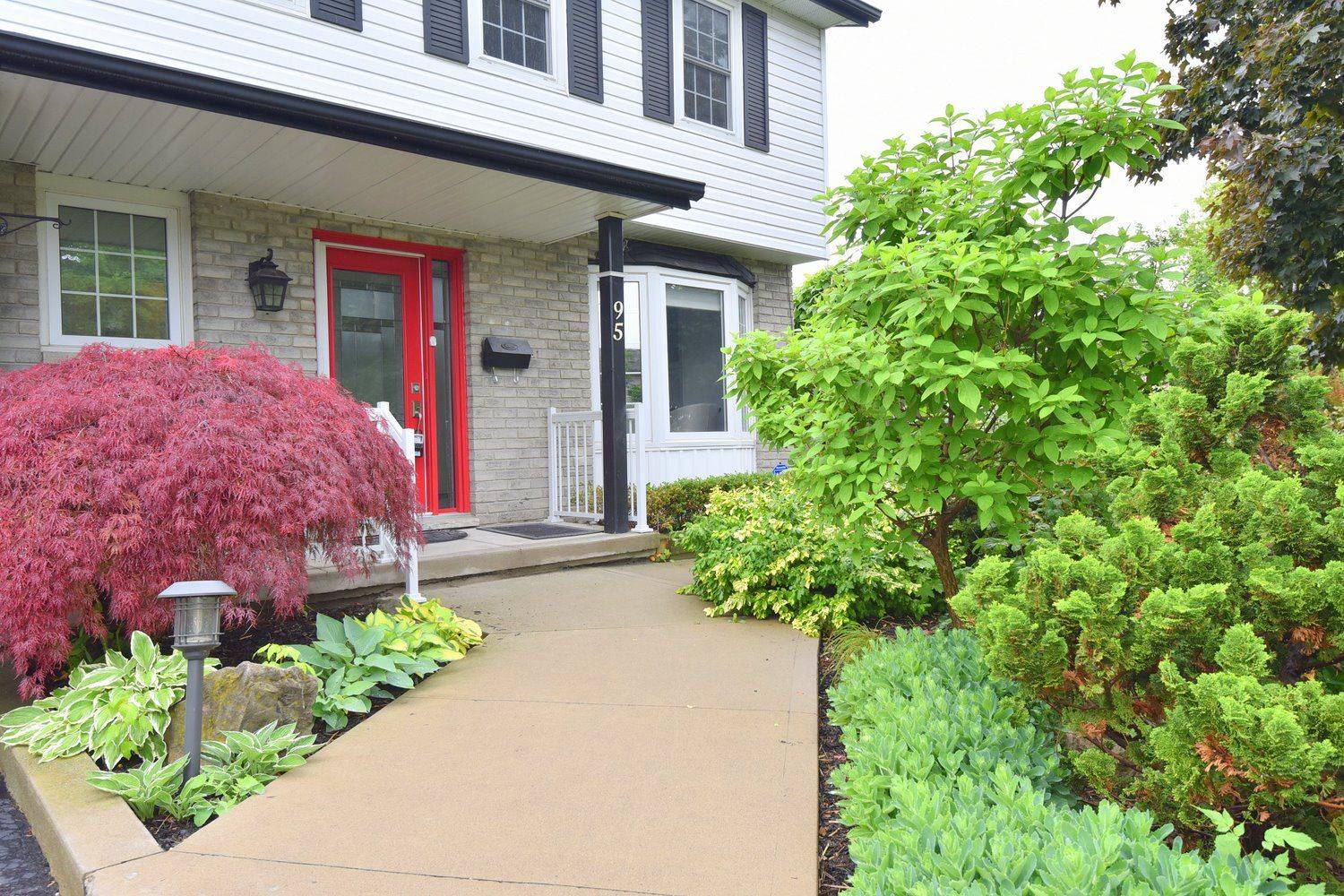 95 BIRCHPARK DR N, Grimsby, ON L3M 4M9