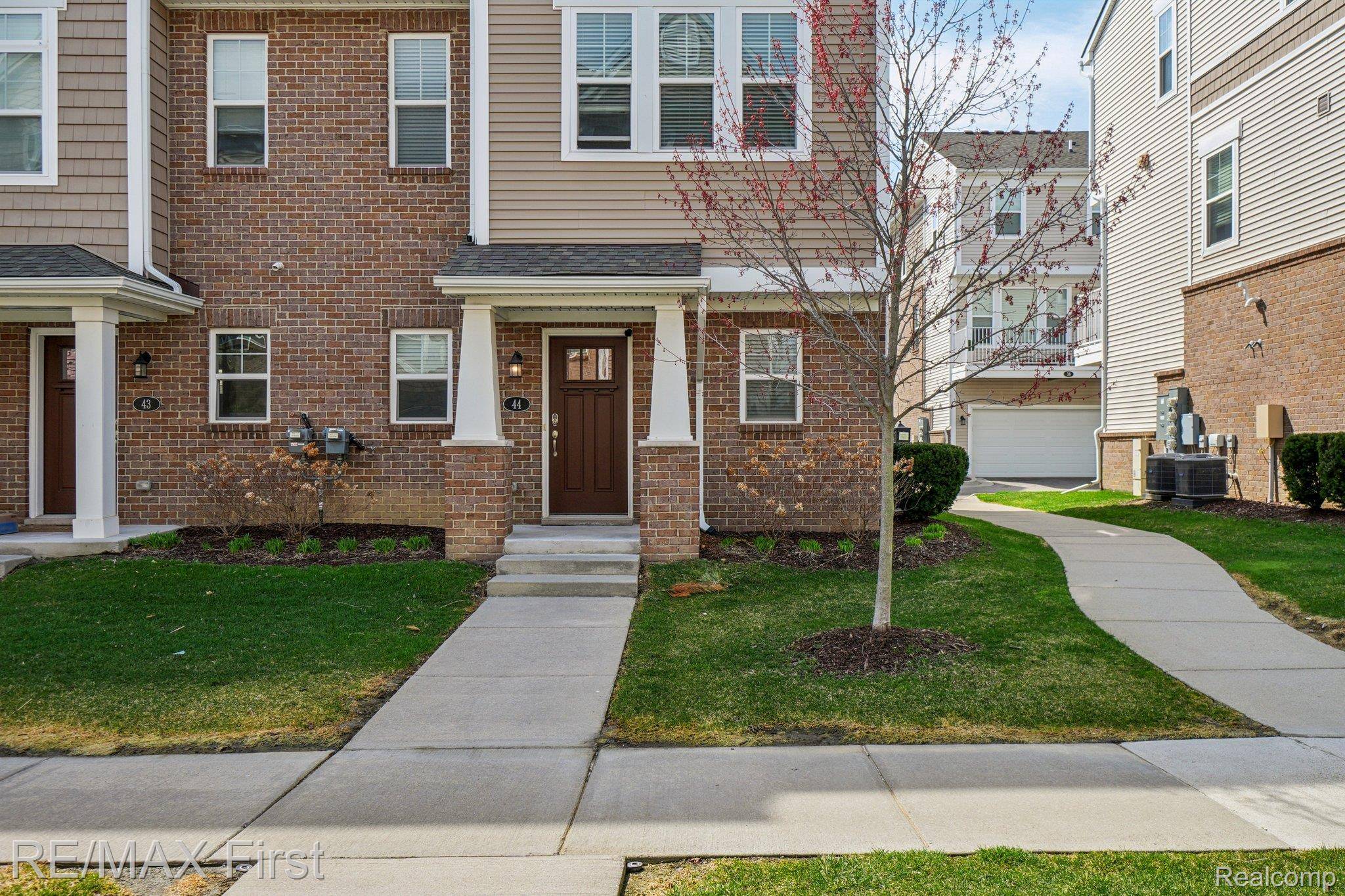 2500 Normandy RD, Royal Oak, MI 48073