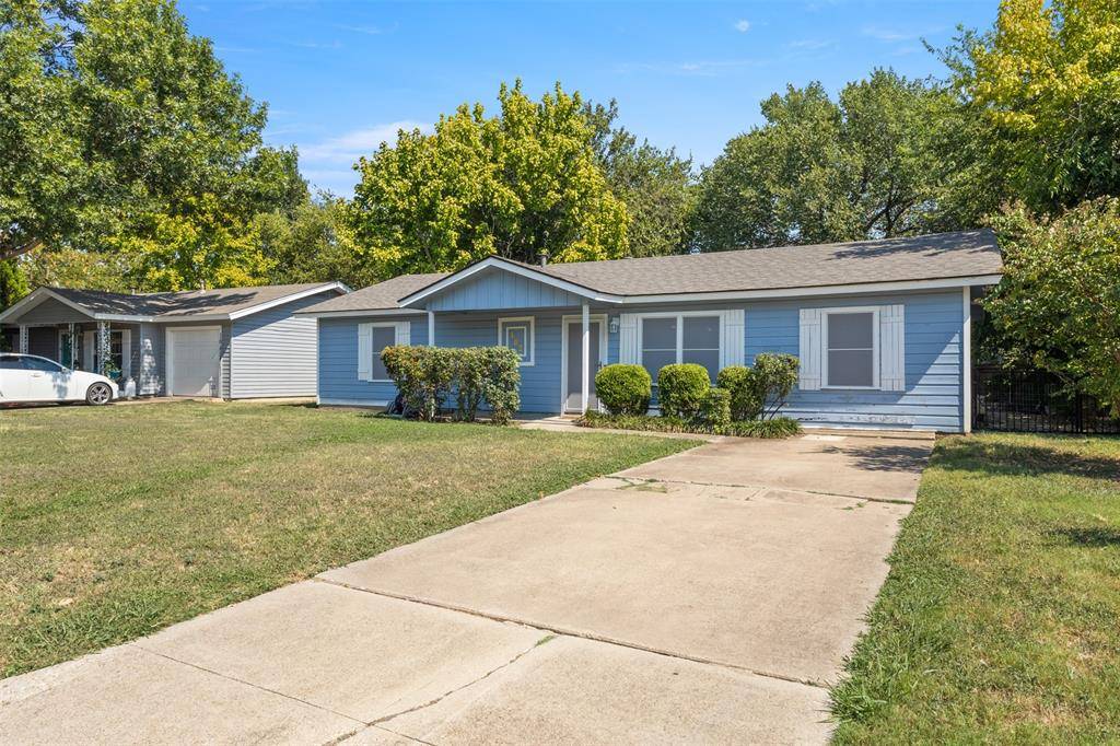 102 NE Murphy Road, Burleson, TX 76028