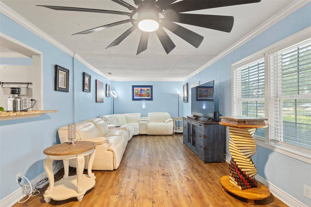 102 NE Murphy Road, Burleson, TX 76028