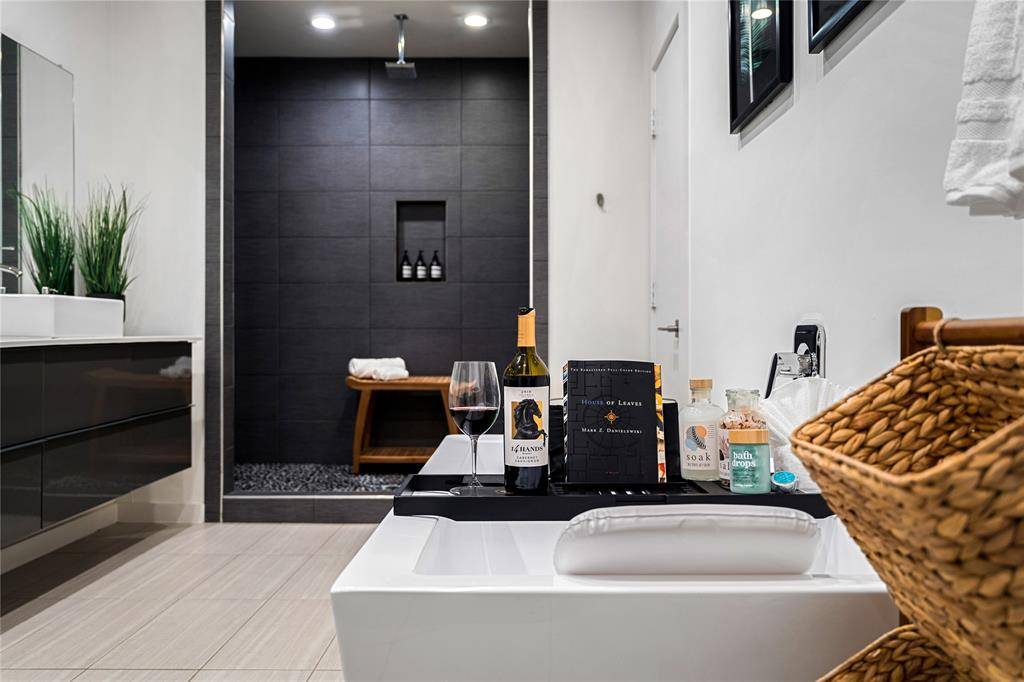 1002 Mobile Street #1, Dallas, TX 75208