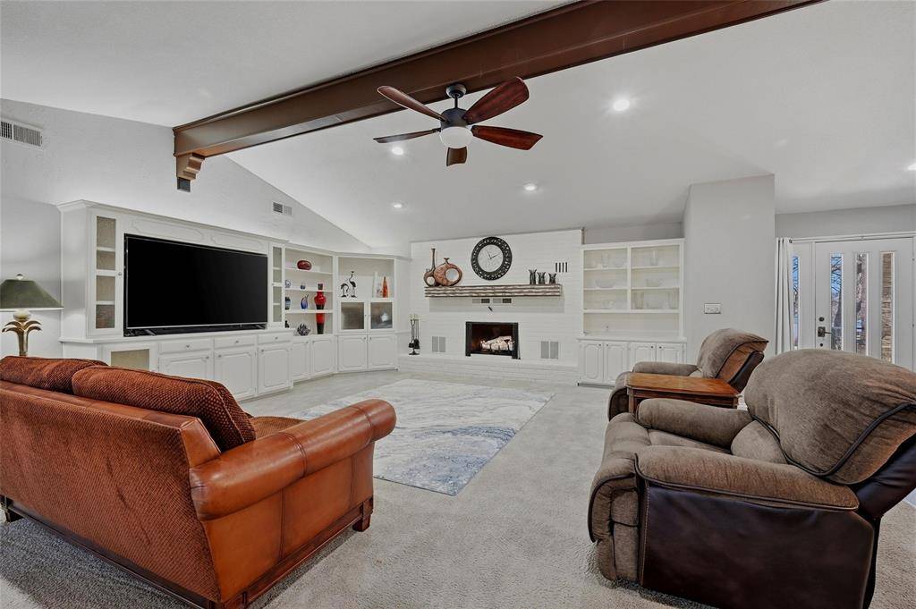 231 Cayuga Trail, Lake Kiowa, TX 76240