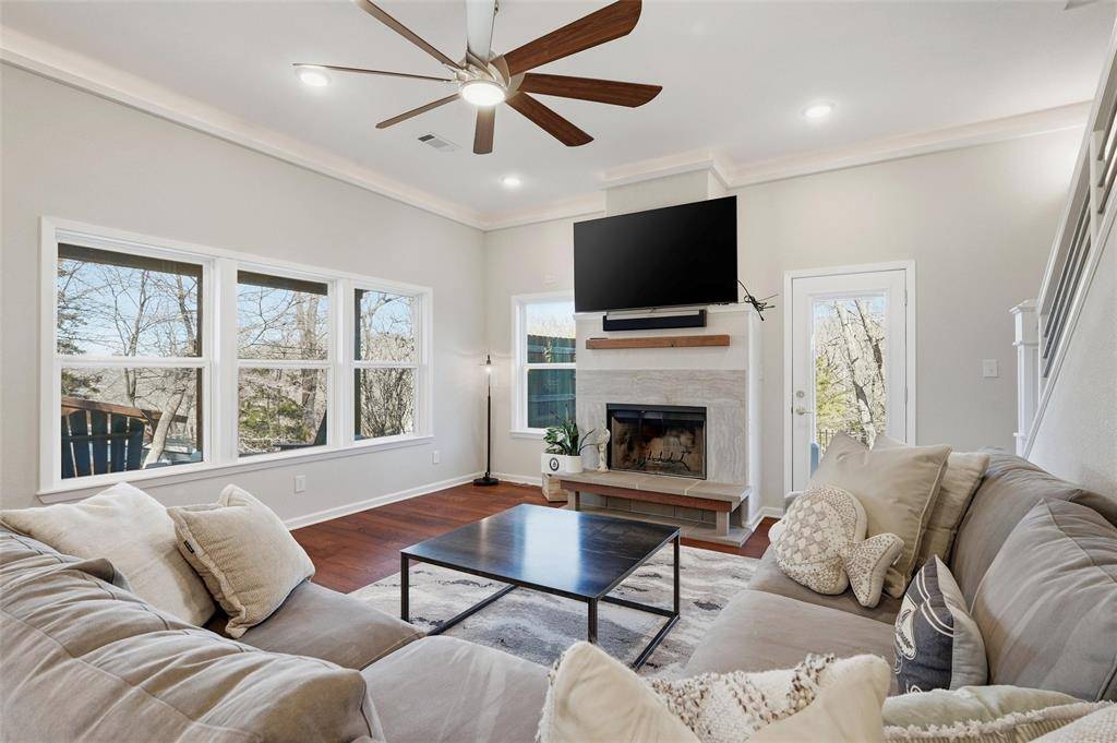 404 Hacienda Drive, Pottsboro, TX 75076