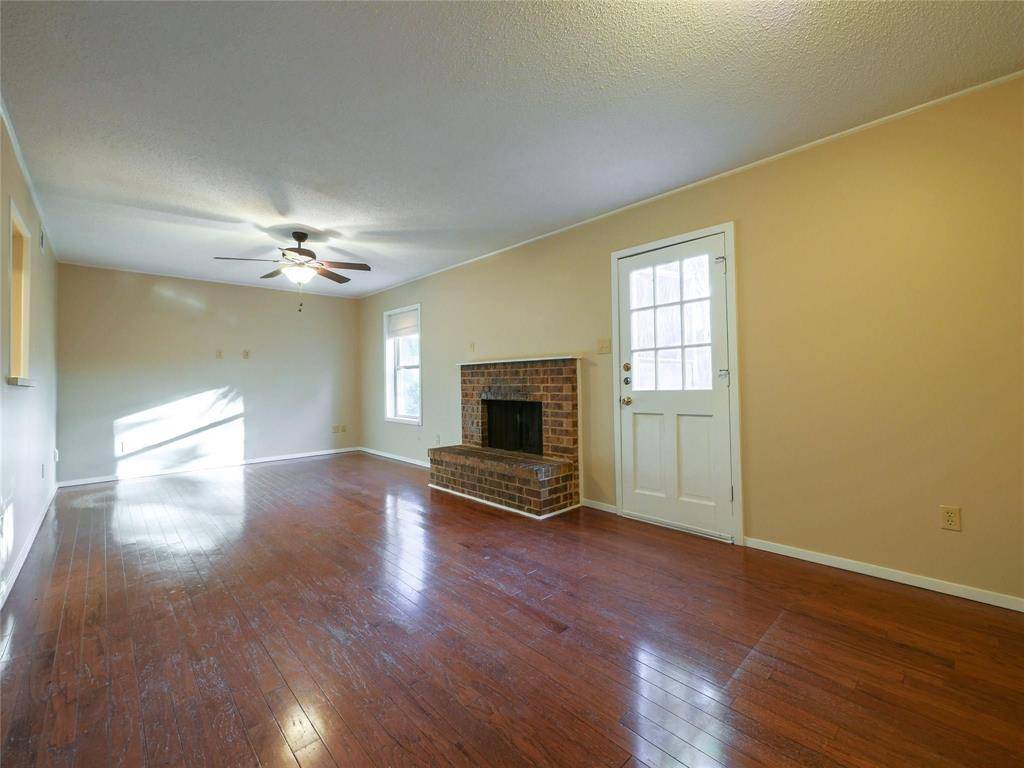 2113 Fleur De Lis Court, Arlington, TX 76012