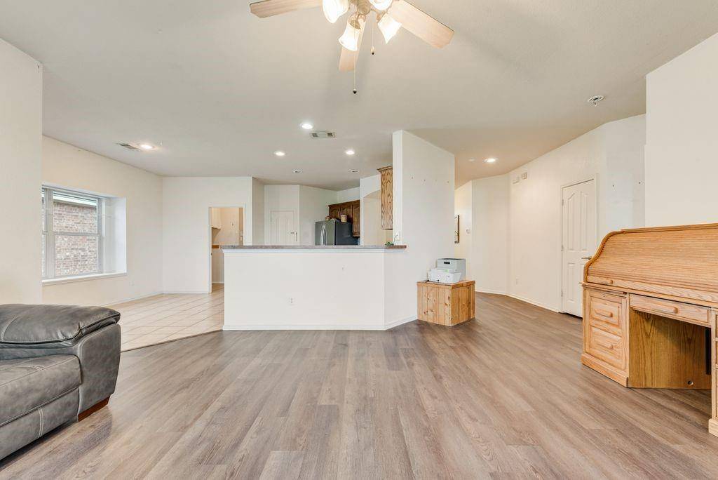 1008 Fort Apache Drive, Fort Worth, TX 76052