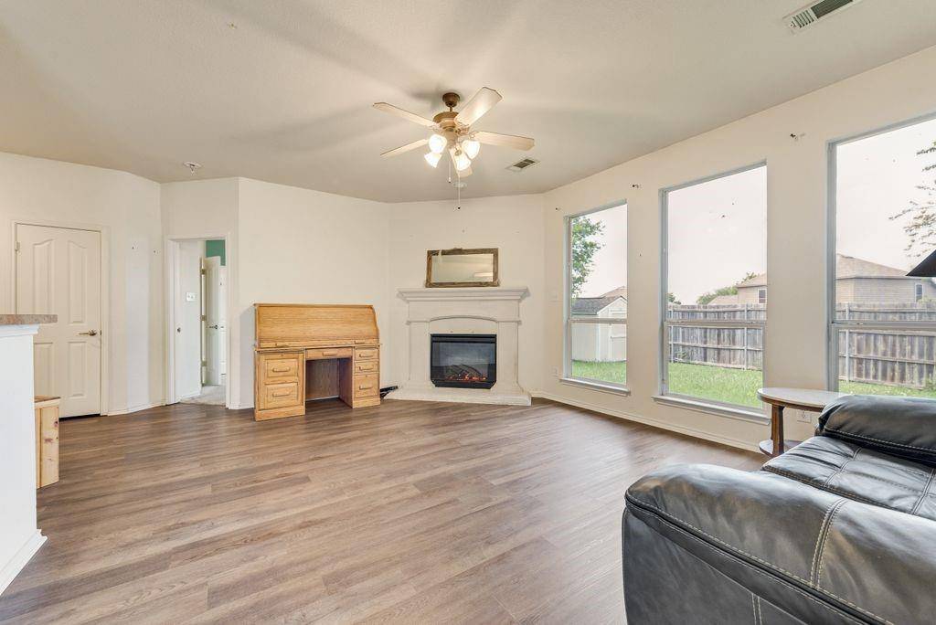 1008 Fort Apache Drive, Fort Worth, TX 76052