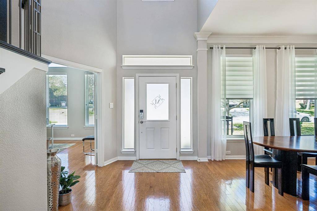 900 Water Oak Drive, Grapevine, TX 76051