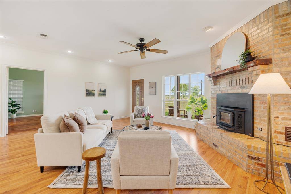 898 Farm Road 1700, Clarksville, TX 75426