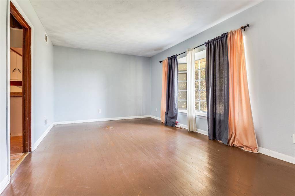 2406 Cliff Teen Court, Dallas, TX 75233