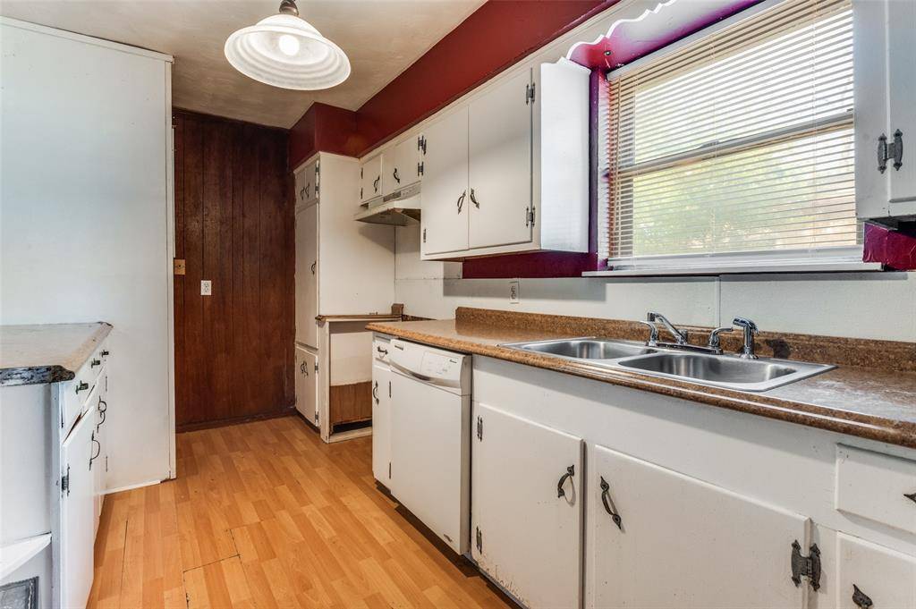 2406 Cliff Teen Court, Dallas, TX 75233