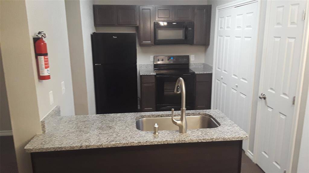 2004 Pecan Street #C, Commerce, TX 75428