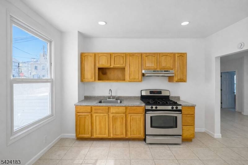 793 E 19Th St #1, Paterson City, NJ 07501