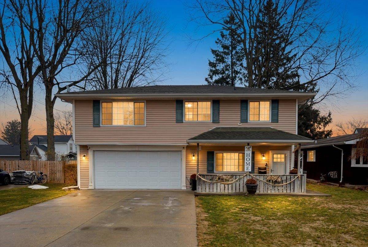 1806 Michigan ST, Algonac, MI 48001